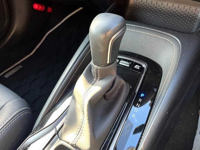 カローラ ハイブリッド　ダブルバイビー　禁煙車　ブラインドスポットモニター　純正ナビ　セーフティセンス　オートマチックハイビーム　ＬＥＤヘッドライト　純正１７インチアルミホイール　グレーメタリックミラー／リアスポイラー　後席アームレスト（43枚目）