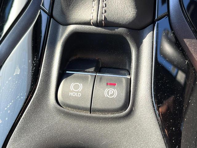 カローラ ハイブリッド　ダブルバイビー　禁煙車　ブラインドスポットモニター　純正ナビ　セーフティセンス　オートマチックハイビーム　ＬＥＤヘッドライト　純正１７インチアルミホイール　グレーメタリックミラー／リアスポイラー　後席アームレスト（44枚目）