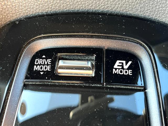 カローラ ハイブリッド　ダブルバイビー　禁煙車　ブラインドスポットモニター　純正ナビ　セーフティセンス　オートマチックハイビーム　ＬＥＤヘッドライト　純正１７インチアルミホイール　グレーメタリックミラー／リアスポイラー　後席アームレスト（45枚目）