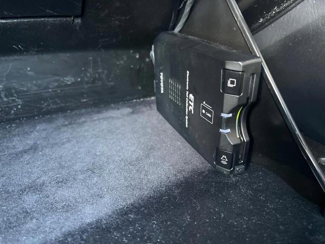 アリスト Ｖ３００ベルテックスエディション　２ＪＺ－ＧＴＥ　３．０Ｌ直６ツインターボ　後期　ムーンルーフ　黒革　シートヒーター　禁煙車　ＥＴＣ　純正１７インチＡＷ　リアスポ　革巻きステアリング　ＨＩＤヘッド　パワーシート　Ｂｌｕｅｔｏｏｔｈ（7枚目）