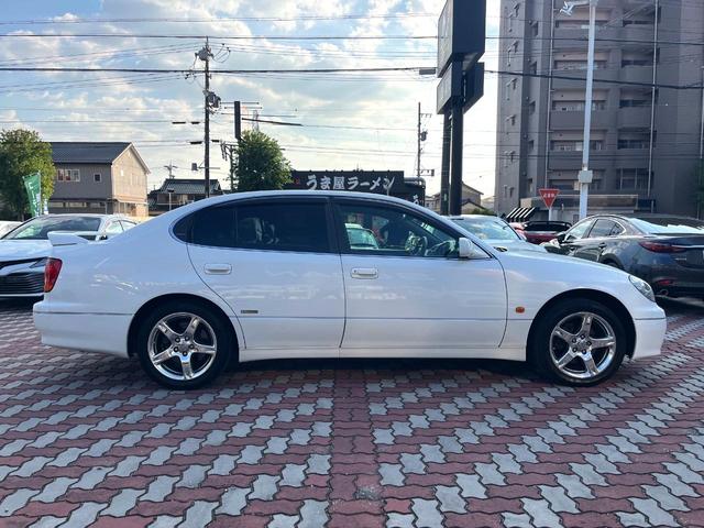 アリスト Ｖ３００ベルテックスエディション　２ＪＺ－ＧＴＥ　３．０Ｌ直６ツインターボ　後期　ムーンルーフ　黒革　シートヒーター　禁煙車　ＥＴＣ　純正１７インチＡＷ　リアスポ　革巻きステアリング　ＨＩＤヘッド　パワーシート　Ｂｌｕｅｔｏｏｔｈ（21枚目）