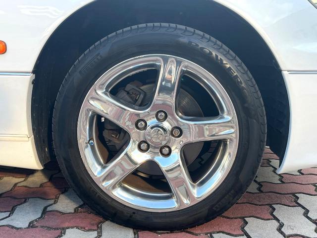 アリスト Ｖ３００ベルテックスエディション　２ＪＺ－ＧＴＥ　３．０Ｌ直６ツインターボ　後期　ムーンルーフ　黒革　シートヒーター　禁煙車　ＥＴＣ　純正１７インチＡＷ　リアスポ　革巻きステアリング　ＨＩＤヘッド　パワーシート　Ｂｌｕｅｔｏｏｔｈ（27枚目）