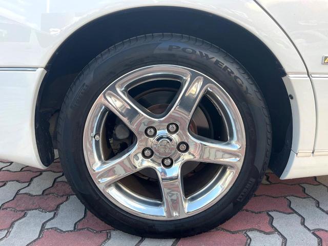 アリスト Ｖ３００ベルテックスエディション　２ＪＺ－ＧＴＥ　３．０Ｌ直６ツインターボ　後期　ムーンルーフ　黒革　シートヒーター　禁煙車　ＥＴＣ　純正１７インチＡＷ　リアスポ　革巻きステアリング　ＨＩＤヘッド　パワーシート　Ｂｌｕｅｔｏｏｔｈ（28枚目）