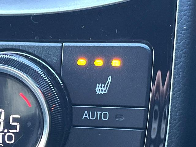 クラウンハイブリッド ＲＳ　後期　１オーナー　禁煙車　ＢＳＭ　ＲＣＴＡ　３眼ＬＥＤヘッド　１２．３インチメーカーナビ　バックカメラ　スーパーライブ　ハーフレザー　シートヒーター　革巻きステアリング　ステアリングヒーター　ＥＴＣ（5枚目）