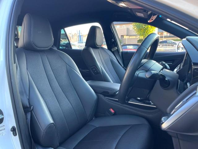 クラウンハイブリッド ＲＳ　後期　１オーナー　禁煙車　ＢＳＭ　ＲＣＴＡ　３眼ＬＥＤヘッド　１２．３インチメーカーナビ　バックカメラ　スーパーライブ　ハーフレザー　シートヒーター　革巻きステアリング　ステアリングヒーター　ＥＴＣ（8枚目）
