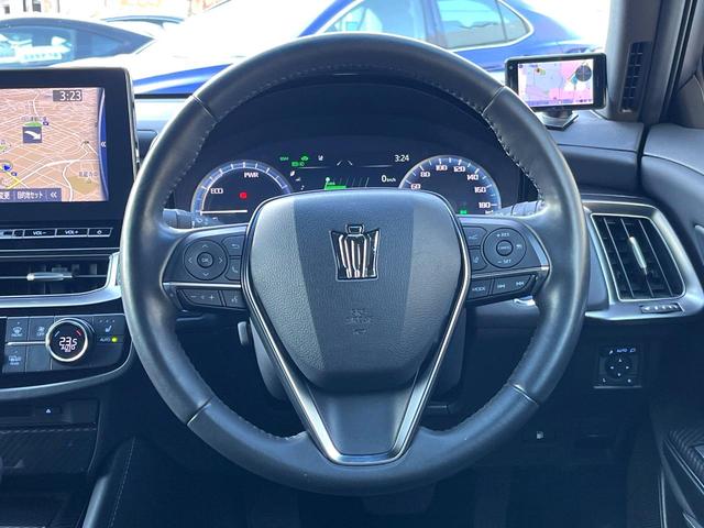 クラウンハイブリッド ＲＳ　後期　１オーナー　禁煙車　ＢＳＭ　ＲＣＴＡ　３眼ＬＥＤヘッド　１２．３インチメーカーナビ　バックカメラ　スーパーライブ　ハーフレザー　シートヒーター　革巻きステアリング　ステアリングヒーター　ＥＴＣ（11枚目）