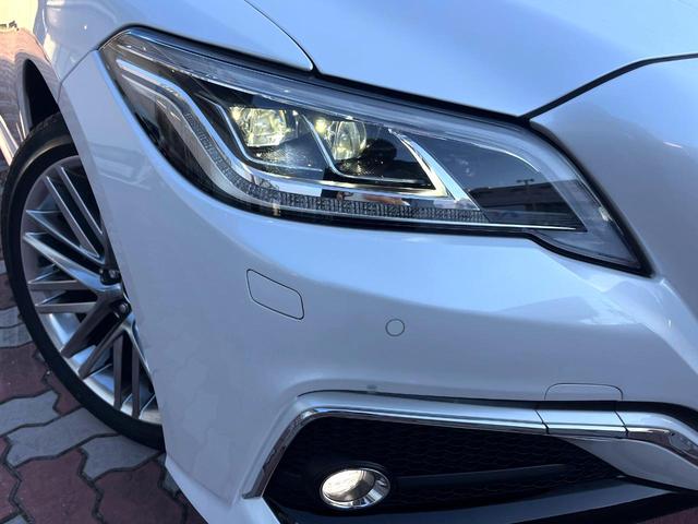 クラウンハイブリッド ＲＳ　後期　１オーナー　禁煙車　ＢＳＭ　ＲＣＴＡ　３眼ＬＥＤヘッド　１２．３インチメーカーナビ　バックカメラ　スーパーライブ　ハーフレザー　シートヒーター　革巻きステアリング　ステアリングヒーター　ＥＴＣ（12枚目）