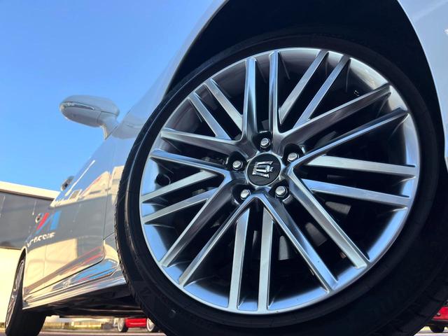 クラウンハイブリッド ＲＳ　後期　１オーナー　禁煙車　ＢＳＭ　ＲＣＴＡ　３眼ＬＥＤヘッド　１２．３インチメーカーナビ　バックカメラ　スーパーライブ　ハーフレザー　シートヒーター　革巻きステアリング　ステアリングヒーター　ＥＴＣ（13枚目）