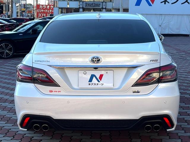 クラウンハイブリッド ＲＳ　後期　１オーナー　禁煙車　ＢＳＭ　ＲＣＴＡ　３眼ＬＥＤヘッド　１２．３インチメーカーナビ　バックカメラ　スーパーライブ　ハーフレザー　シートヒーター　革巻きステアリング　ステアリングヒーター　ＥＴＣ（15枚目）