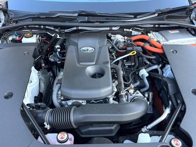 クラウンハイブリッド ＲＳ　後期　１オーナー　禁煙車　ＢＳＭ　ＲＣＴＡ　３眼ＬＥＤヘッド　１２．３インチメーカーナビ　バックカメラ　スーパーライブ　ハーフレザー　シートヒーター　革巻きステアリング　ステアリングヒーター　ＥＴＣ（18枚目）