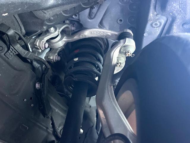 クラウンハイブリッド ＲＳ　後期　１オーナー　禁煙車　ＢＳＭ　ＲＣＴＡ　３眼ＬＥＤヘッド　１２．３インチメーカーナビ　バックカメラ　スーパーライブ　ハーフレザー　シートヒーター　革巻きステアリング　ステアリングヒーター　ＥＴＣ（20枚目）