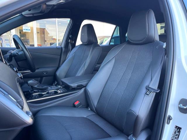 クラウンハイブリッド ＲＳ　後期　１オーナー　禁煙車　ＢＳＭ　ＲＣＴＡ　３眼ＬＥＤヘッド　１２．３インチメーカーナビ　バックカメラ　スーパーライブ　ハーフレザー　シートヒーター　革巻きステアリング　ステアリングヒーター　ＥＴＣ（34枚目）