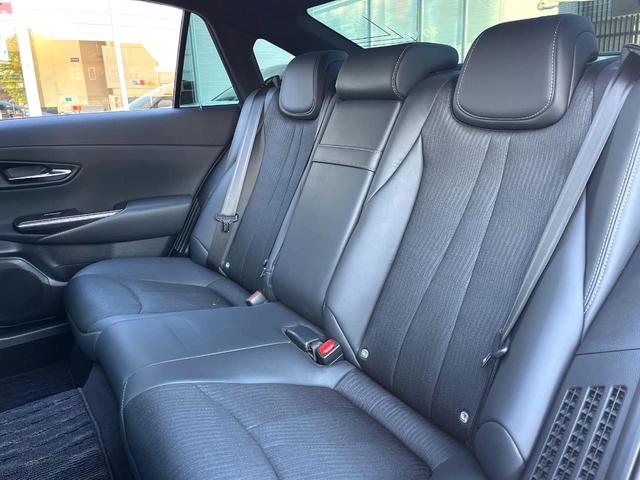 クラウンハイブリッド ＲＳ　後期　１オーナー　禁煙車　ＢＳＭ　ＲＣＴＡ　３眼ＬＥＤヘッド　１２．３インチメーカーナビ　バックカメラ　スーパーライブ　ハーフレザー　シートヒーター　革巻きステアリング　ステアリングヒーター　ＥＴＣ（35枚目）