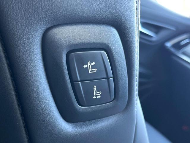 クラウンハイブリッド ＲＳ　後期　１オーナー　禁煙車　ＢＳＭ　ＲＣＴＡ　３眼ＬＥＤヘッド　１２．３インチメーカーナビ　バックカメラ　スーパーライブ　ハーフレザー　シートヒーター　革巻きステアリング　ステアリングヒーター　ＥＴＣ（36枚目）