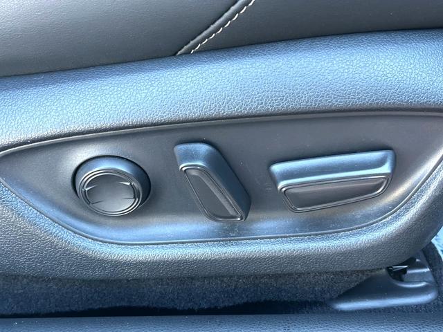 クラウンハイブリッド ＲＳ　後期　１オーナー　禁煙車　ＢＳＭ　ＲＣＴＡ　３眼ＬＥＤヘッド　１２．３インチメーカーナビ　バックカメラ　スーパーライブ　ハーフレザー　シートヒーター　革巻きステアリング　ステアリングヒーター　ＥＴＣ（38枚目）