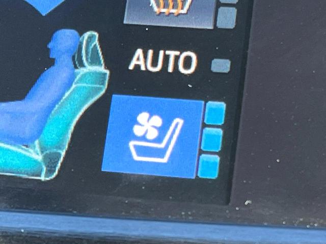 クラウンハイブリッド アスリートＳ　Ｊ－フロンティアリミテッド　後期　黒革　シートベンチレーション　純正ＯＰ１８インチＡＷ　レークル　プリクラ　純正ＳＤナビ　ＬＥＤヘッド　バックカメラ　ウッドコンビステアリング　パワーシート　アルミペダル　ＥＴＣ　禁煙車（3枚目）