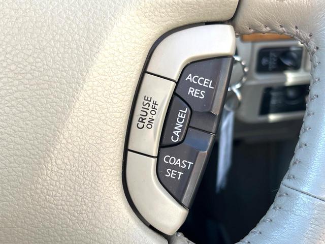 シーマ ４５０ＸＶ　シートヒーター　白革　クルコン　バックカメラ　ＨＩＤヘッド　オートライト　１７インチＡＷ　メモリー付きパワーシート　ウッドコンビステアリング　オートエアコン　オートワイパー　ＥＴＣ（4枚目）