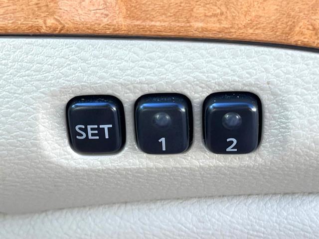 シーマ ４５０ＸＶ　シートヒーター　白革　クルコン　バックカメラ　ＨＩＤヘッド　オートライト　１７インチＡＷ　メモリー付きパワーシート　ウッドコンビステアリング　オートエアコン　オートワイパー　ＥＴＣ（6枚目）