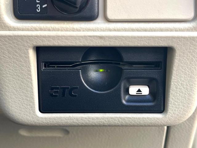 シーマ ４５０ＸＶ　シートヒーター　白革　クルコン　バックカメラ　ＨＩＤヘッド　オートライト　１７インチＡＷ　メモリー付きパワーシート　ウッドコンビステアリング　オートエアコン　オートワイパー　ＥＴＣ（7枚目）