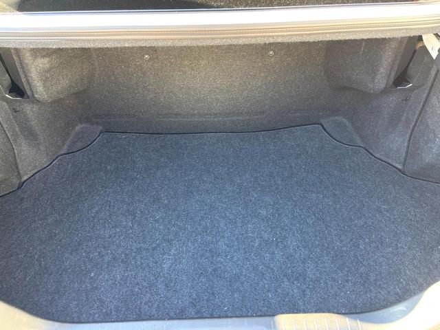 シーマ ４５０ＸＶ　シートヒーター　白革　クルコン　バックカメラ　ＨＩＤヘッド　オートライト　１７インチＡＷ　メモリー付きパワーシート　ウッドコンビステアリング　オートエアコン　オートワイパー　ＥＴＣ（10枚目）