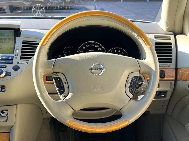 シーマ ４５０ＸＶ　シートヒーター　白革　クルコン　バックカメラ　ＨＩＤヘッド　オートライト　１７インチＡＷ　メモリー付きパワーシート　ウッドコンビステアリング　オートエアコン　オートワイパー　ＥＴＣ（11枚目）