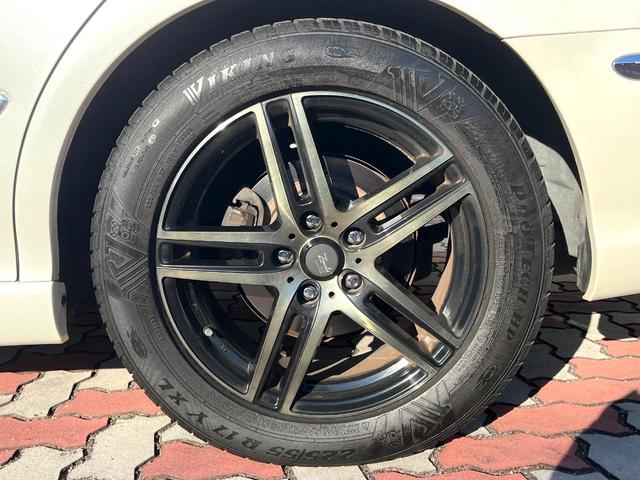 シーマ ４５０ＸＶ　シートヒーター　白革　クルコン　バックカメラ　ＨＩＤヘッド　オートライト　１７インチＡＷ　メモリー付きパワーシート　ウッドコンビステアリング　オートエアコン　オートワイパー　ＥＴＣ（30枚目）