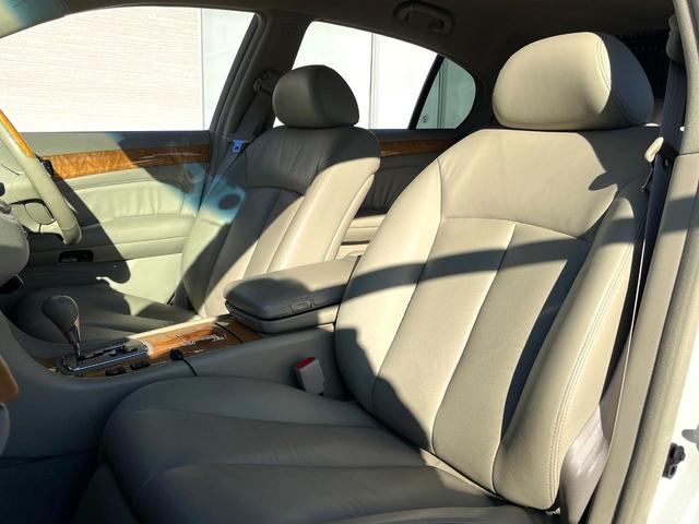 シーマ ４５０ＸＶ　シートヒーター　白革　クルコン　バックカメラ　ＨＩＤヘッド　オートライト　１７インチＡＷ　メモリー付きパワーシート　ウッドコンビステアリング　オートエアコン　オートワイパー　ＥＴＣ（32枚目）