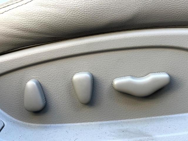 シーマ ４５０ＸＶ　シートヒーター　白革　クルコン　バックカメラ　ＨＩＤヘッド　オートライト　１７インチＡＷ　メモリー付きパワーシート　ウッドコンビステアリング　オートエアコン　オートワイパー　ＥＴＣ（38枚目）