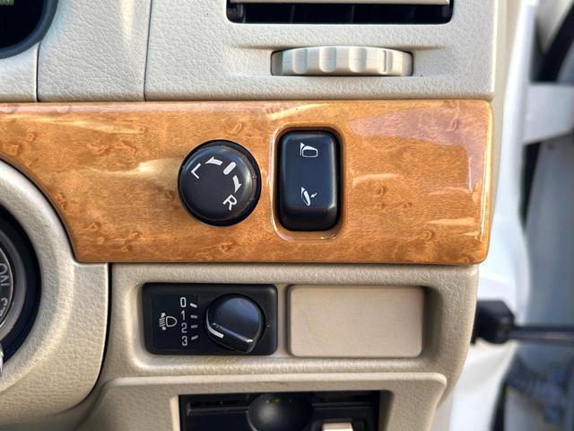 シーマ ４５０ＸＶ　シートヒーター　白革　クルコン　バックカメラ　ＨＩＤヘッド　オートライト　１７インチＡＷ　メモリー付きパワーシート　ウッドコンビステアリング　オートエアコン　オートワイパー　ＥＴＣ（39枚目）