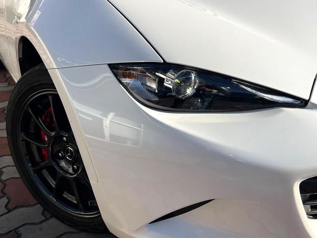 ロードスター ＲＳ　バックカメラ　ＢＯＳＥサウンド　衝突被害軽減システム　禁煙車　ハーフレザーシート　全席シートヒーター　コーナーセンサー　スマートキー　ＬＥＤヘッド　ビルトインＥＴＣ　クルコン　純正１６インチアルミ（13枚目）