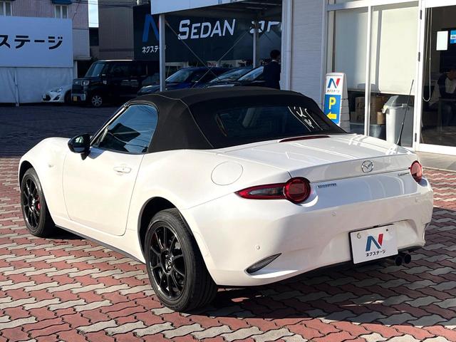 ロードスター ＲＳ　バックカメラ　ＢＯＳＥサウンド　衝突被害軽減システム　禁煙車　ハーフレザーシート　全席シートヒーター　コーナーセンサー　スマートキー　ＬＥＤヘッド　ビルトインＥＴＣ　クルコン　純正１６インチアルミ（17枚目）