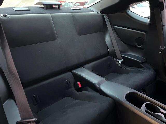 ８６ ＧＴ　後期　禁煙車　クルコン　パドルシフト　純正１７インチＡＷ　ＬＥＤヘッド　バックカメラ　革巻きステアリング　ファブリックシート　オートエアコン　スマートキー　リアフォグ　アルミペダル　オートライト（9枚目）