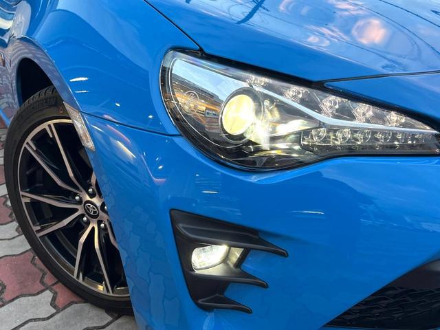 ８６ ＧＴ　後期　禁煙車　クルコン　パドルシフト　純正１７インチＡＷ　ＬＥＤヘッド　バックカメラ　革巻きステアリング　ファブリックシート　オートエアコン　スマートキー　リアフォグ　アルミペダル　オートライト（12枚目）
