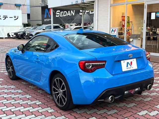 ８６ ＧＴ　後期　禁煙車　クルコン　パドルシフト　純正１７インチＡＷ　ＬＥＤヘッド　バックカメラ　革巻きステアリング　ファブリックシート　オートエアコン　スマートキー　リアフォグ　アルミペダル　オートライト（24枚目）