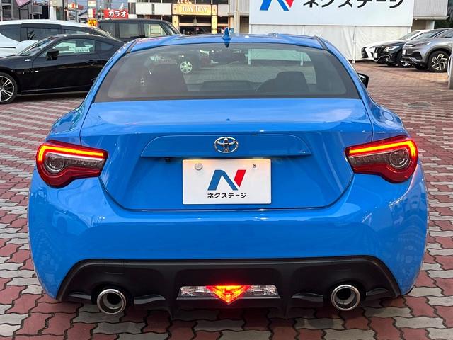 ８６ ＧＴ　後期　禁煙車　クルコン　パドルシフト　純正１７インチＡＷ　ＬＥＤヘッド　バックカメラ　革巻きステアリング　ファブリックシート　オートエアコン　スマートキー　リアフォグ　アルミペダル　オートライト（32枚目）