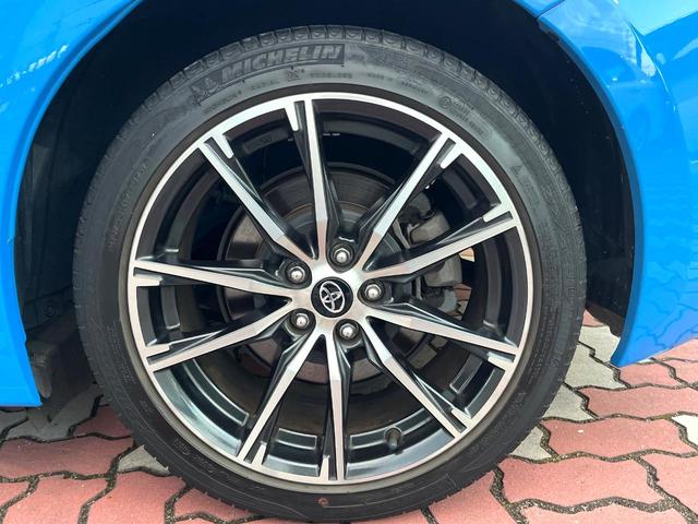 ８６ ＧＴ　後期　禁煙車　クルコン　パドルシフト　純正１７インチＡＷ　ＬＥＤヘッド　バックカメラ　革巻きステアリング　ファブリックシート　オートエアコン　スマートキー　リアフォグ　アルミペダル　オートライト（33枚目）