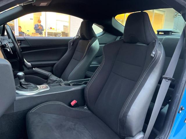 ８６ ＧＴ　後期　禁煙車　クルコン　パドルシフト　純正１７インチＡＷ　ＬＥＤヘッド　バックカメラ　革巻きステアリング　ファブリックシート　オートエアコン　スマートキー　リアフォグ　アルミペダル　オートライト（35枚目）