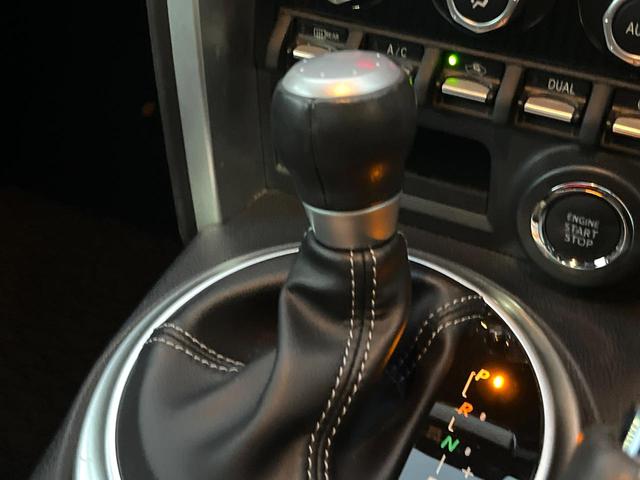 ８６ ＧＴ　後期　禁煙車　クルコン　パドルシフト　純正１７インチＡＷ　ＬＥＤヘッド　バックカメラ　革巻きステアリング　ファブリックシート　オートエアコン　スマートキー　リアフォグ　アルミペダル　オートライト（44枚目）