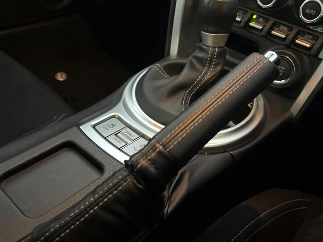 ８６ ＧＴ　後期　禁煙車　クルコン　パドルシフト　純正１７インチＡＷ　ＬＥＤヘッド　バックカメラ　革巻きステアリング　ファブリックシート　オートエアコン　スマートキー　リアフォグ　アルミペダル　オートライト（46枚目）