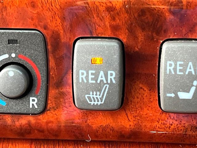 セルシオ Ｃ仕様　インテリアセレクション　後期　Ｖ８　メーカーナビ　バックカメラ　ムーンルーフ　セミアニリン革　全席パワーシート　全席シートヒーター　シートベンチレーション　ウッドコンビステアリング　純正１７インチＡＷ　ＨＩＤヘッド　クルコン（6枚目）