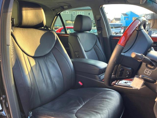 セルシオ Ｃ仕様　インテリアセレクション　後期　Ｖ８　メーカーナビ　バックカメラ　ムーンルーフ　セミアニリン革　全席パワーシート　全席シートヒーター　シートベンチレーション　ウッドコンビステアリング　純正１７インチＡＷ　ＨＩＤヘッド　クルコン（8枚目）