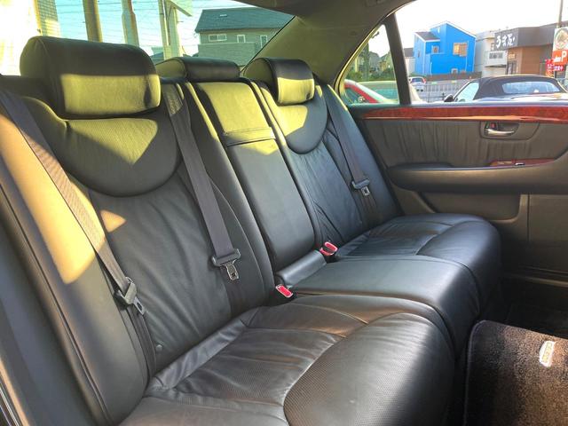 セルシオ Ｃ仕様　インテリアセレクション　後期　Ｖ８　メーカーナビ　バックカメラ　ムーンルーフ　セミアニリン革　全席パワーシート　全席シートヒーター　シートベンチレーション　ウッドコンビステアリング　純正１７インチＡＷ　ＨＩＤヘッド　クルコン（9枚目）