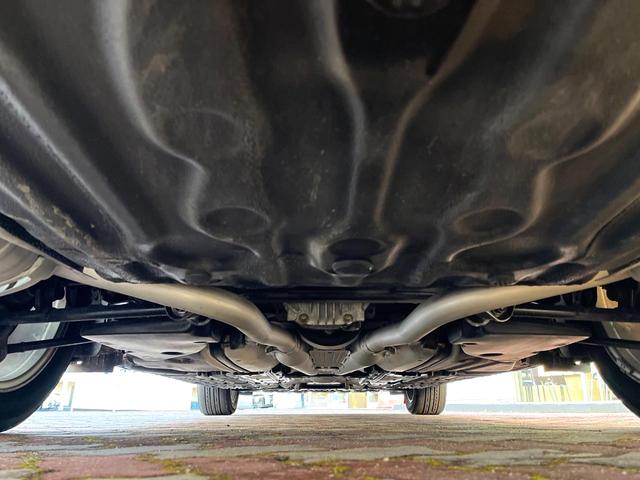 セルシオ Ｃ仕様　インテリアセレクション　後期　Ｖ８　メーカーナビ　バックカメラ　ムーンルーフ　セミアニリン革　全席パワーシート　全席シートヒーター　シートベンチレーション　ウッドコンビステアリング　純正１７インチＡＷ　ＨＩＤヘッド　クルコン（19枚目）