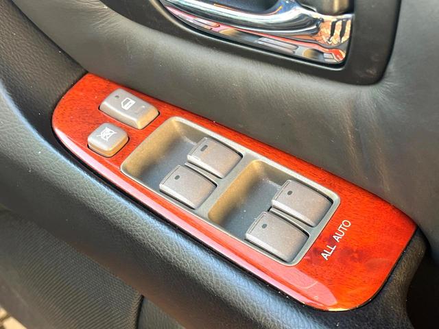 セルシオ Ｃ仕様　インテリアセレクション　後期　Ｖ８　メーカーナビ　バックカメラ　ムーンルーフ　セミアニリン革　全席パワーシート　全席シートヒーター　シートベンチレーション　ウッドコンビステアリング　純正１７インチＡＷ　ＨＩＤヘッド　クルコン（23枚目）