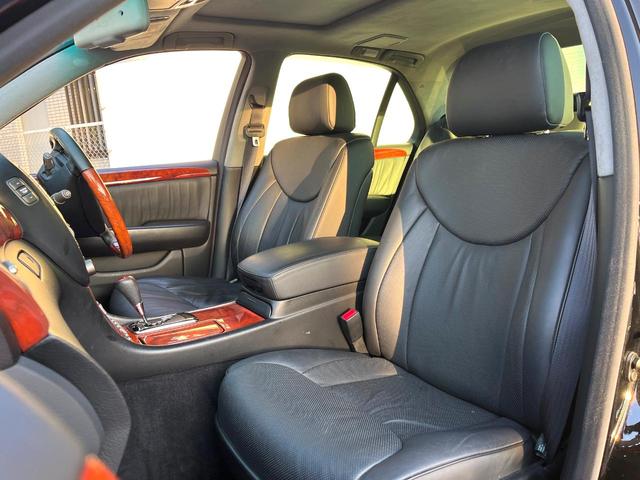 セルシオ Ｃ仕様　インテリアセレクション　後期　Ｖ８　メーカーナビ　バックカメラ　ムーンルーフ　セミアニリン革　全席パワーシート　全席シートヒーター　シートベンチレーション　ウッドコンビステアリング　純正１７インチＡＷ　ＨＩＤヘッド　クルコン（27枚目）