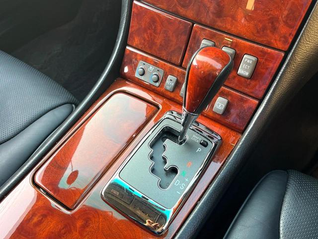 セルシオ Ｃ仕様　インテリアセレクション　後期　Ｖ８　メーカーナビ　バックカメラ　ムーンルーフ　セミアニリン革　全席パワーシート　全席シートヒーター　シートベンチレーション　ウッドコンビステアリング　純正１７インチＡＷ　ＨＩＤヘッド　クルコン（29枚目）