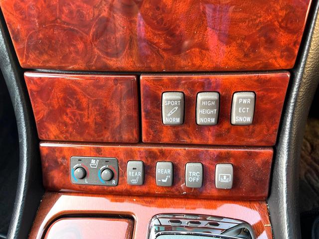 セルシオ Ｃ仕様　インテリアセレクション　後期　Ｖ８　メーカーナビ　バックカメラ　ムーンルーフ　セミアニリン革　全席パワーシート　全席シートヒーター　シートベンチレーション　ウッドコンビステアリング　純正１７インチＡＷ　ＨＩＤヘッド　クルコン（30枚目）