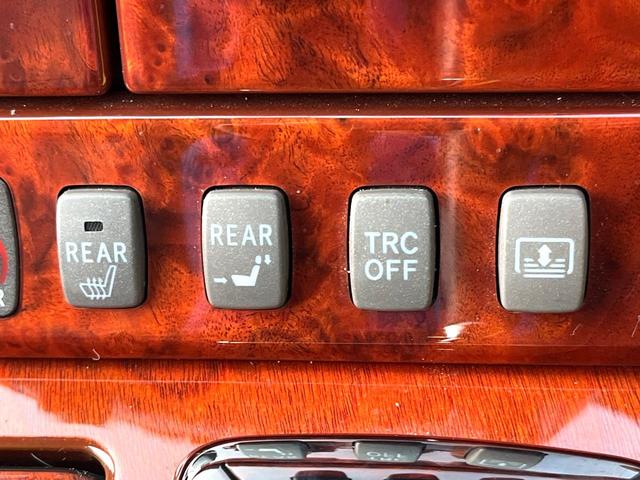 セルシオ Ｃ仕様　インテリアセレクション　後期　Ｖ８　メーカーナビ　バックカメラ　ムーンルーフ　セミアニリン革　全席パワーシート　全席シートヒーター　シートベンチレーション　ウッドコンビステアリング　純正１７インチＡＷ　ＨＩＤヘッド　クルコン（33枚目）