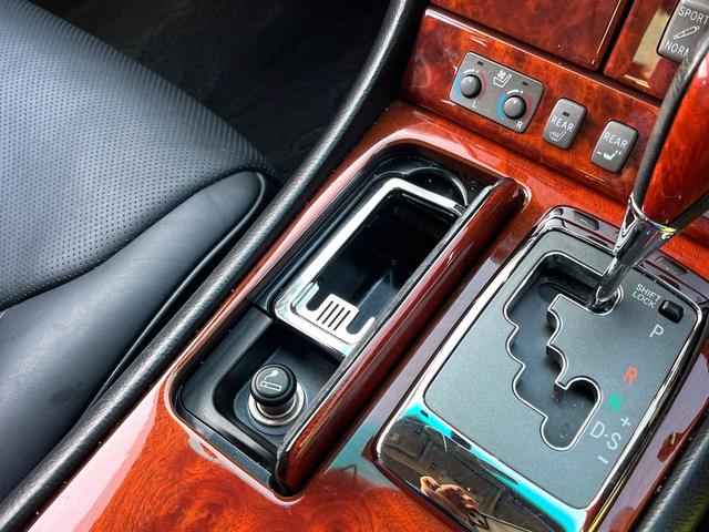 セルシオ Ｃ仕様　インテリアセレクション　後期　Ｖ８　メーカーナビ　バックカメラ　ムーンルーフ　セミアニリン革　全席パワーシート　全席シートヒーター　シートベンチレーション　ウッドコンビステアリング　純正１７インチＡＷ　ＨＩＤヘッド　クルコン（36枚目）