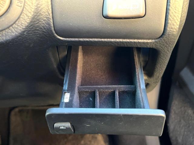 セルシオ Ｃ仕様　インテリアセレクション　後期　Ｖ８　メーカーナビ　バックカメラ　ムーンルーフ　セミアニリン革　全席パワーシート　全席シートヒーター　シートベンチレーション　ウッドコンビステアリング　純正１７インチＡＷ　ＨＩＤヘッド　クルコン（37枚目）